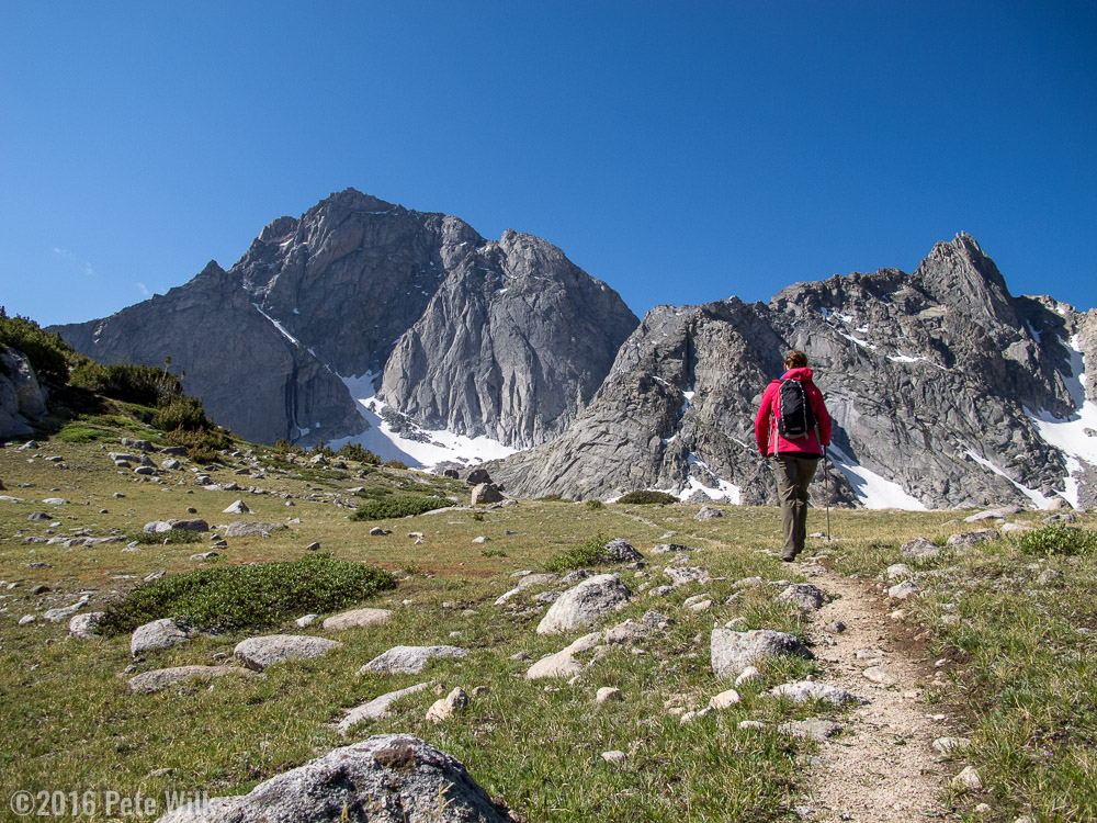 Hiking over the shoulder between Deep Lake and Temple Lake.