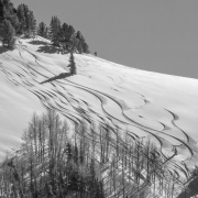 Skiers approaching the top of Beartrap Galdes.