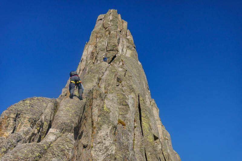 Tough to see in this light but this section is only about 1.5\' wide.